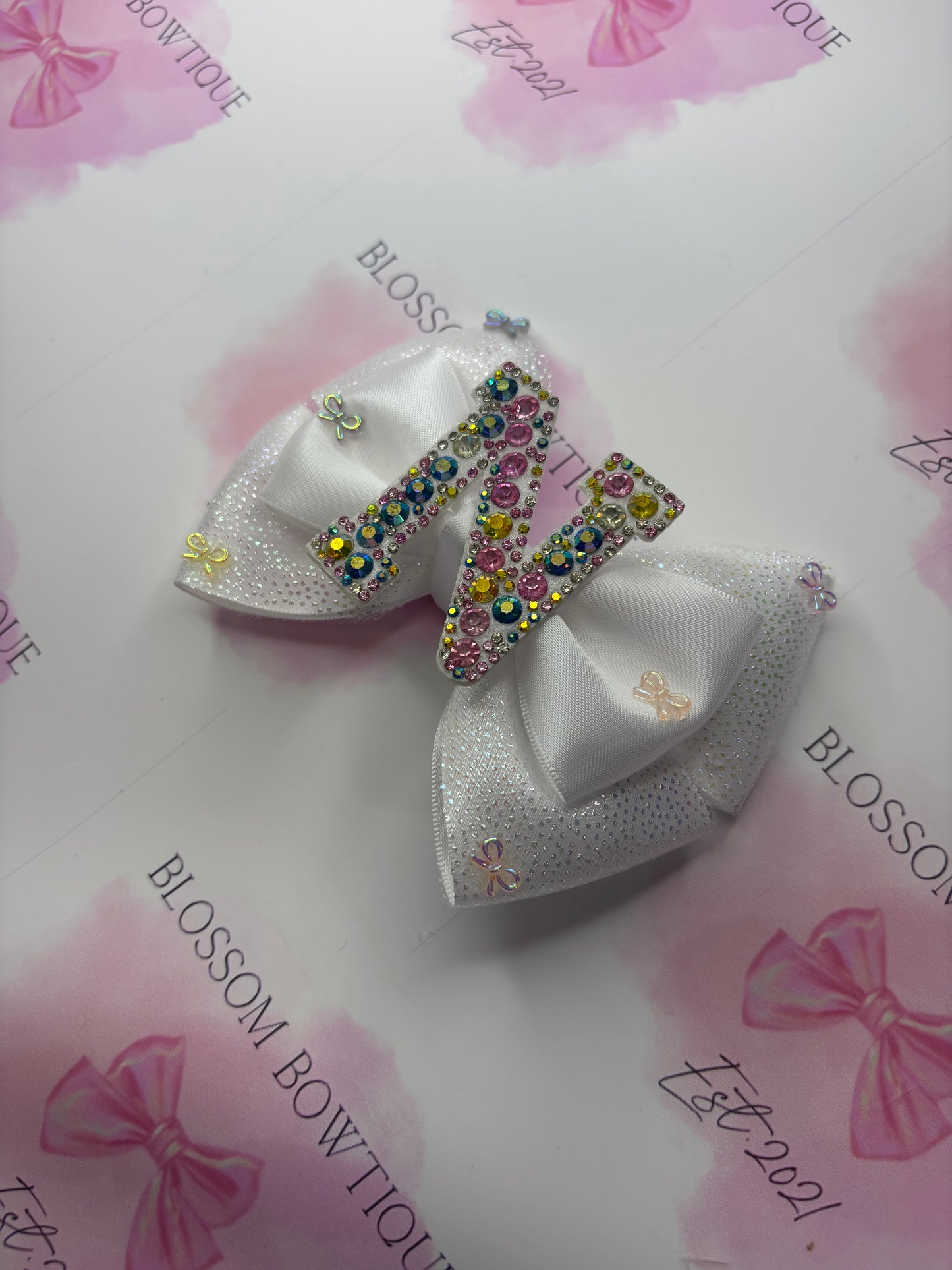 Twinkling initial and bows💕