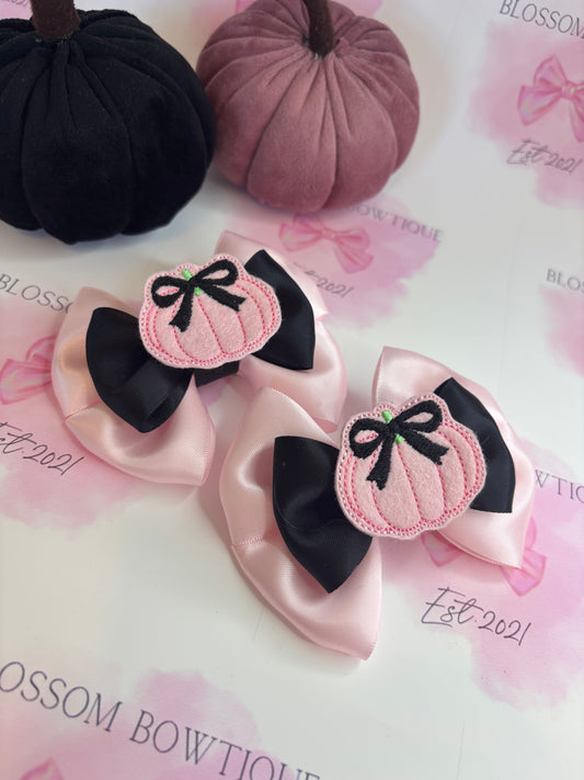 Pumpkins and bows🎀