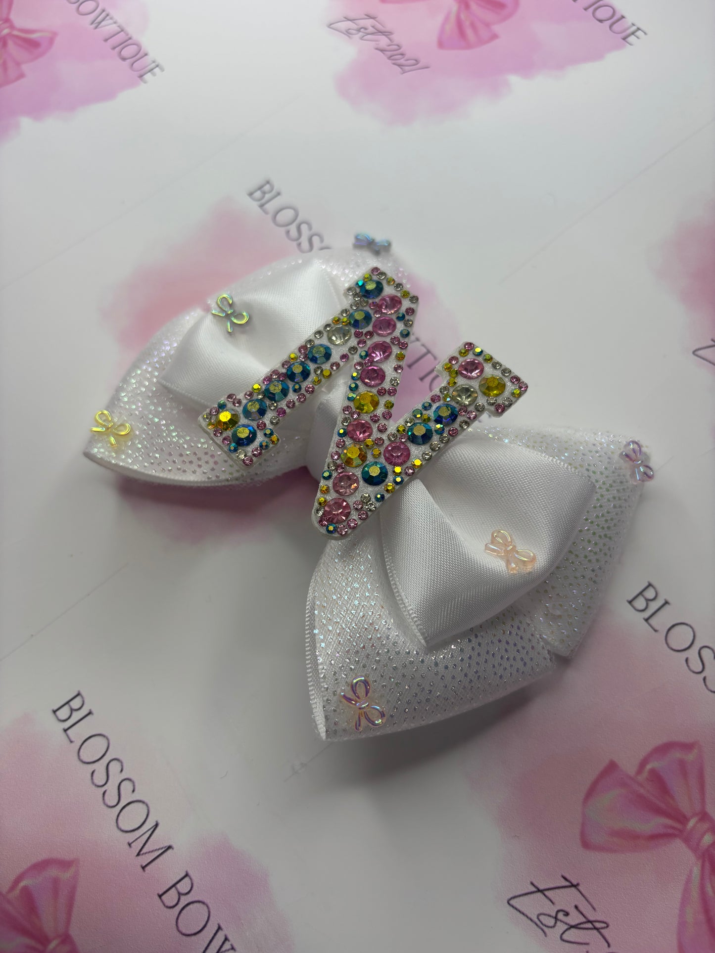Twinkling initial and bows💕