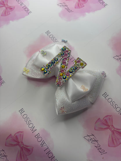Twinkling initial and bows💕